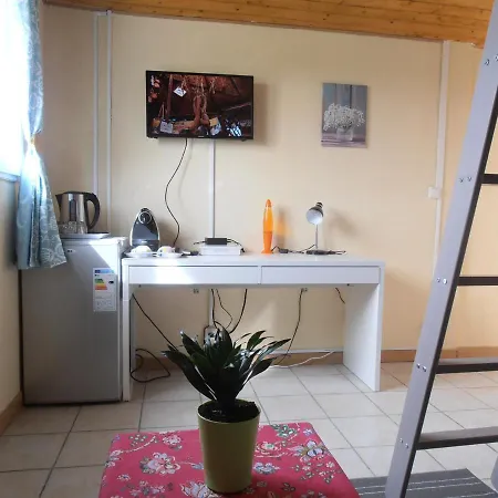 Petite Particulière